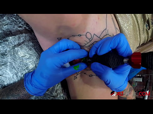 ❤️ Sully Savage oo aad u tattooed ayaa Kintirkeeda ku sawirtay tattoo ❤❌ Galmo ❌❤